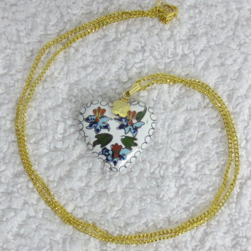 Handcrafted Necklace White Blue Green Floral Vintage Heart Pendant Gold Tone 22